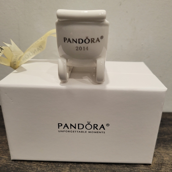 2014 Pandora Sleigh Ornament - Picture 3 of 5